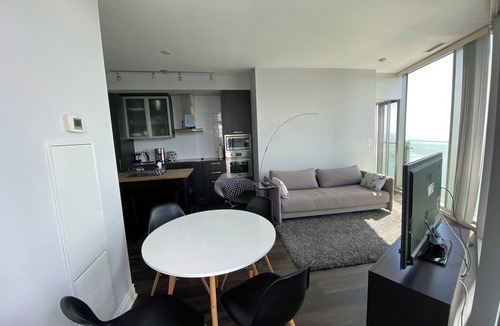 Central Waterfront Apartment | MILLION DOLLARS CN TOWER AND VIEWS - 2 BEDROOM SUITE WITH PARKING AND BALCONY