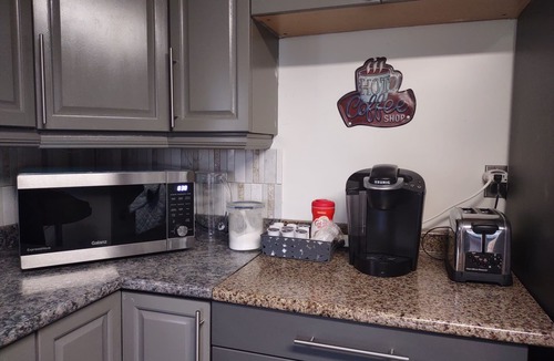 Niagara Falls House | Min walk to Falls, all Attractions. 3 over size Brs,4 bed 2 sofabed Large Patio