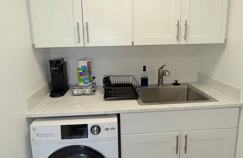 Aurora Apartment | Minimalist Private Suite with Yard Near UC Health & Anschutz