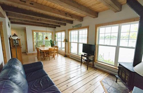 Dudswell Ski Chalet | Mirror Lakefront and SPA - A Fleur D'eau