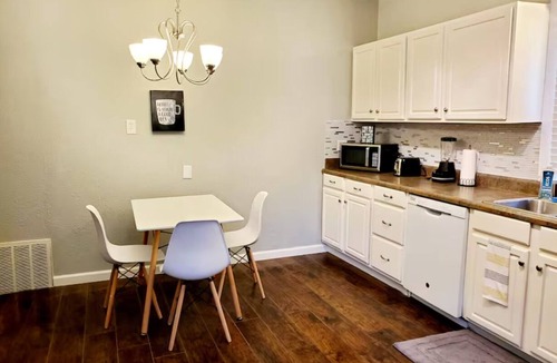 Denton Apartment | Modern 1-Bed Apartment Minutes from Denton Square - Depa