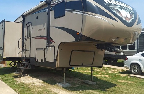 Brazoria House | Modern 1 bedroom RV w/ futon and a fireplace - Right by the river!
