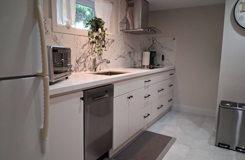 Sherwood Park House | Modern 1BR/1BA Ground Suite | Private, Quiet & Fully Renovated