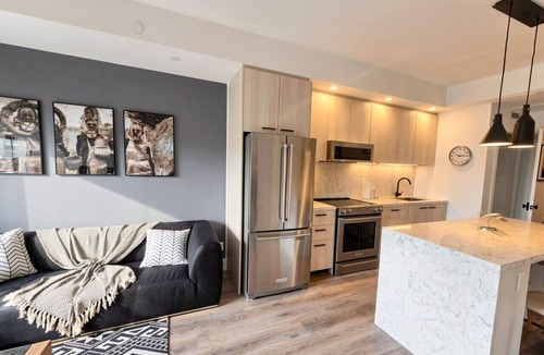 Downtown Toronto Apartment | Modern 1BR Apt with Stunning Views and Pool Access