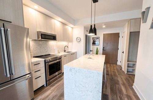 Downtown Toronto Apartment | Modern 1BR Apt with Stunning Views and Pool Access