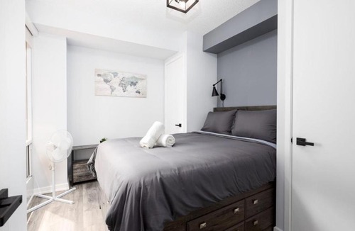 Bloor-Yorkville Apartment | Modern 1BR Condo in Church Yonge Corridor