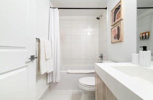 Garden District Apartment | Modern 1BR Designer Condo Sleeps 4