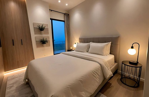 Parc Extension Apartment | Modern 2 Bedroom/Central AC/Comfort AAA
