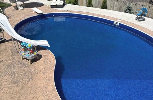 Kitchener House | Modern 2 Bedroom Suit with pool and Parking.
