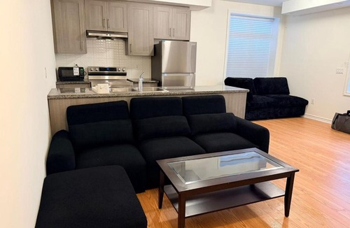 Airport Road Business Centre House | Modern 2 Bedroom Suite Near Airport Free Parking