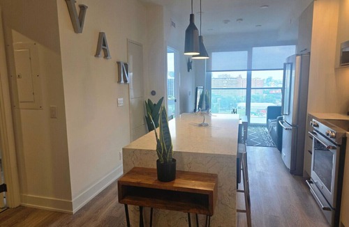 Downtown Toronto Apartment | Modern 2 Bedroom with 2 Bathroom in Toronto | Elm Ledbury