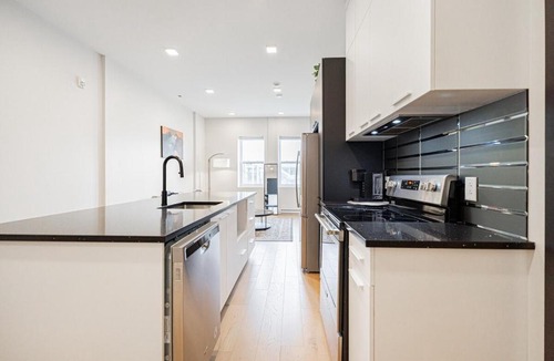 Plateau Mont Royal Apartment | Modern 2 BR Apartment with private indoor parking