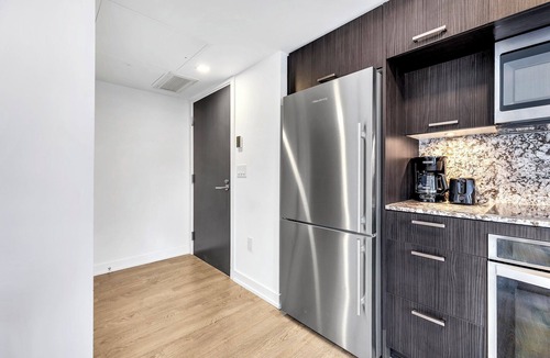 Grange Park Condo | Modern 2BR Downtown Toronto Condo | Near Queen St & Univ Ave | Work-Friendly