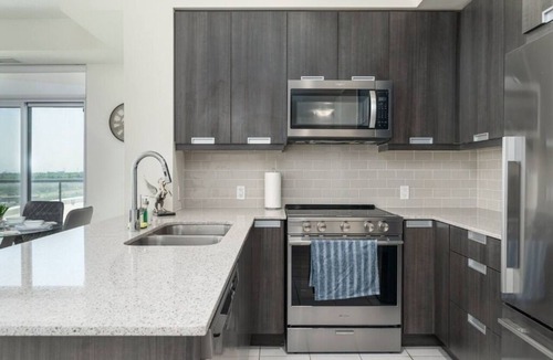 Central Waterfront Apartment | Modern 2BR Downtown Toronto Apartment Near Waterfront