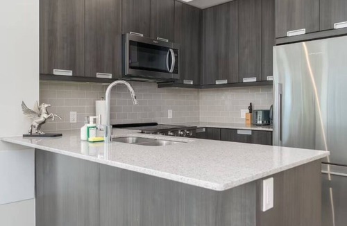 Central Waterfront Apartment | Modern 2BR Downtown Toronto Apartment Near Waterfront