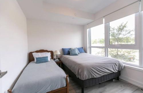 Innisfil Apartment | Modern 2BR Getaway with Balcony, BBQ and Parking