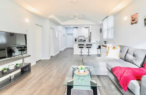 Kirkendall North Apartment | Modern 2BR Home - Near Mohawk College!