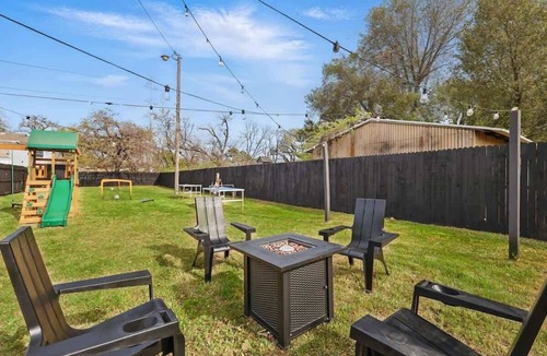 Haltom City Apartment | Modern 2BR Unit With Hot Tub