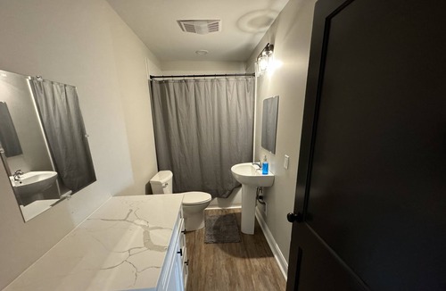Westlake House | Modern 3 bed 2 bath