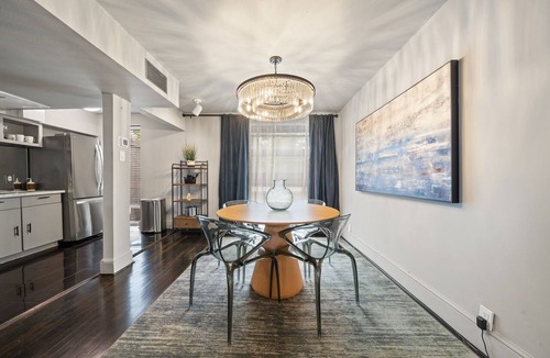 Old East Dallas Condo | Modern 3-bed loft with pool, courtyard, and prime walkable Dallas location.