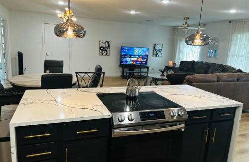 Irving Villa | Modern 3 Bed Room, 2 Full Bath, Central DFW Area