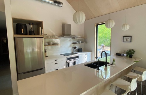Manitoba Cabin | Modern 3 bedroom dog friendly cabin