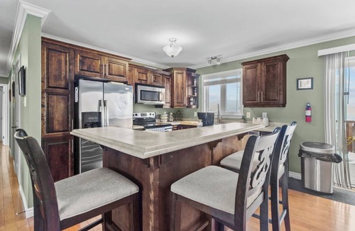 St. John's Apartment | Modern 3+BR Spectacular City Views in the West End