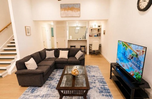 Euless Apartment | Modern 3 Story Home 9 Min to DFW w King Suite Pool