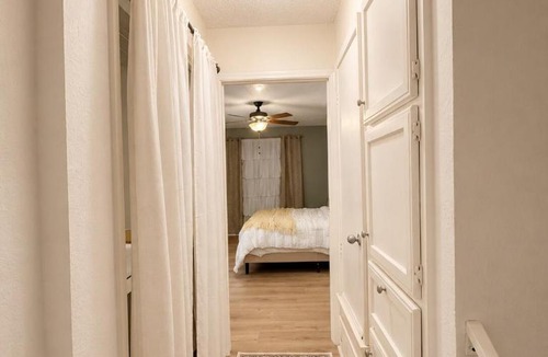Euless Apartment | Modern 3 Story Home 9 Min to DFW w King Suite Pool