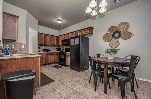 Oklahoma City Apartment | Modern 3BR/2BA Near Tinker AFB & OKC!