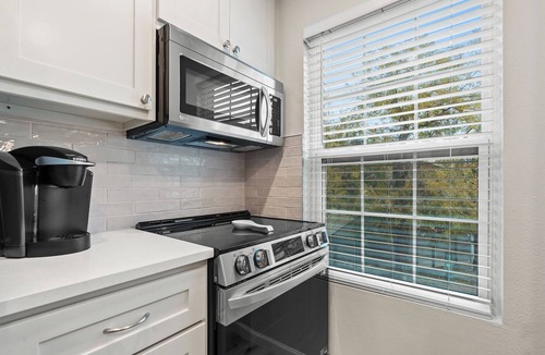 South Congress Condo | Modern 3BR/2BA with large pool in HEART of SOCO!