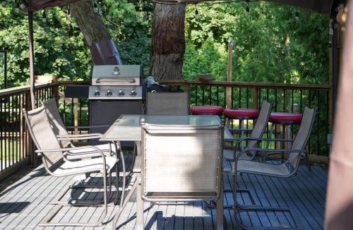 Seven Oaks Apartment | Modern 3BR Basement Retreat with Workspace & Parking