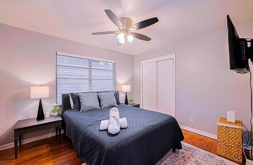 Spring Branch East House | Modern 3BR Home in Spring Branch