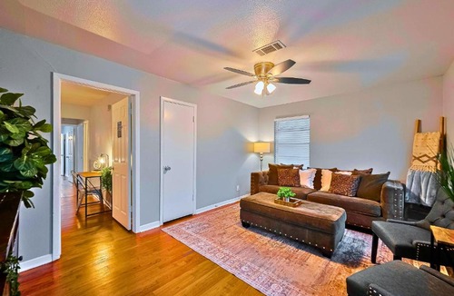 Spring Branch East House | Modern 3BR Home in Spring Branch