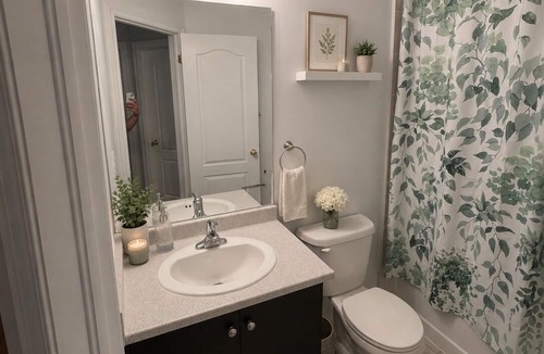 East Credit House | Modern 3BR Home Near Airport & Square One