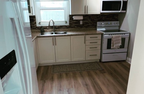 Mississauga House | Modern 4Bdrm 3 Bath Family Home in quiet area in Meadowvale with kids play room