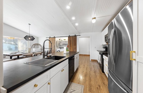 Northwest Dallas House | Modern 4BR Home on Prime Location, Sleeps 16
