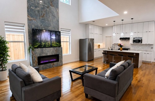 West Dallas House | Modern 6BR Masterpiece with 2 primary suites