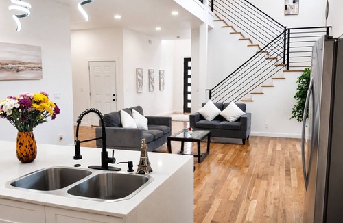 West Dallas House | Modern 6BR Masterpiece with 2 primary suites