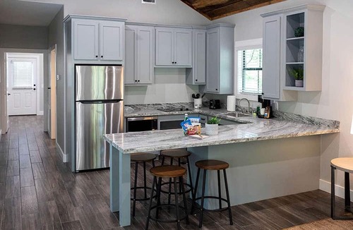 Livingston Cabin | Modern ADA Accessible Cabin with Creek Views in Livingston, Texas