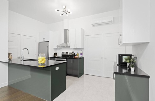 La Petite-Patrie Apartment | Modern and Cozy 2bdr near St-Hubert Plaza