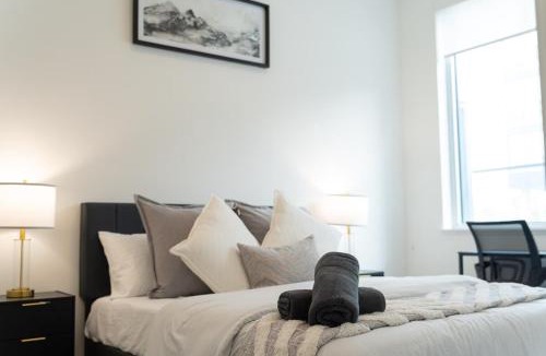 Kitchener Apartment | Modern and Cozy in Central KW with Gym