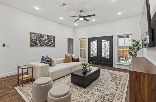 Lake Highlands House | Modern and Spacious - 4 Bedroom, 3.5 Bath, PLUS Office in Dallas
