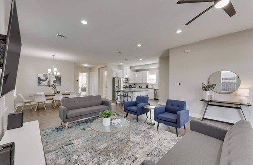 West Dallas House | Modern and Spacious High End Home near Downtown