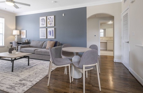 Energy Corridor Apartment | Modern Apartment in Prime Location (ID2680X65)