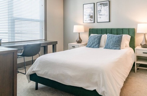 Vickery Meadow Apartment | Modern Apartment in Prime Location (ID1781)