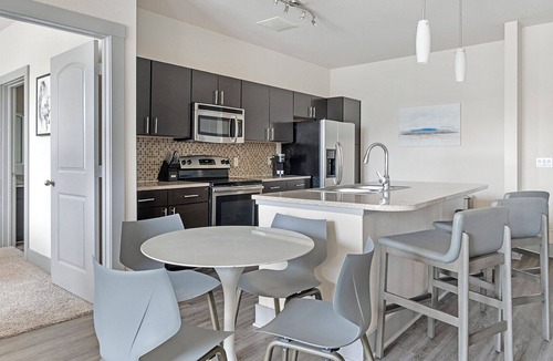 Lake Highlands Apartment | Modern Apartment in Prime Location (ID1384X902)