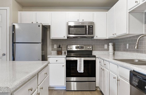 Euless Apartment | Modern Apartment in Prime Location (ID9825X52)