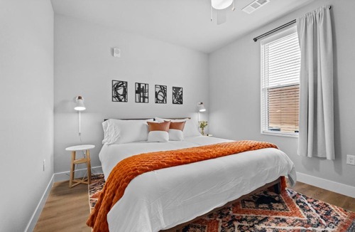 Rogers Apartment | Modern Apt,Pool, Gym, In-Unit Bike Storage