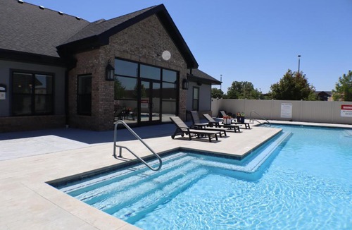 Rogers Apartment | Modern Apt,Pool, Gym, In-Unit Bike Storage